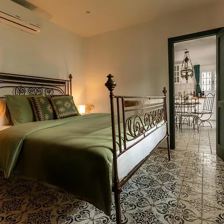 La Casita De El Castillo *