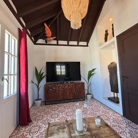 La Casita De El Castillo